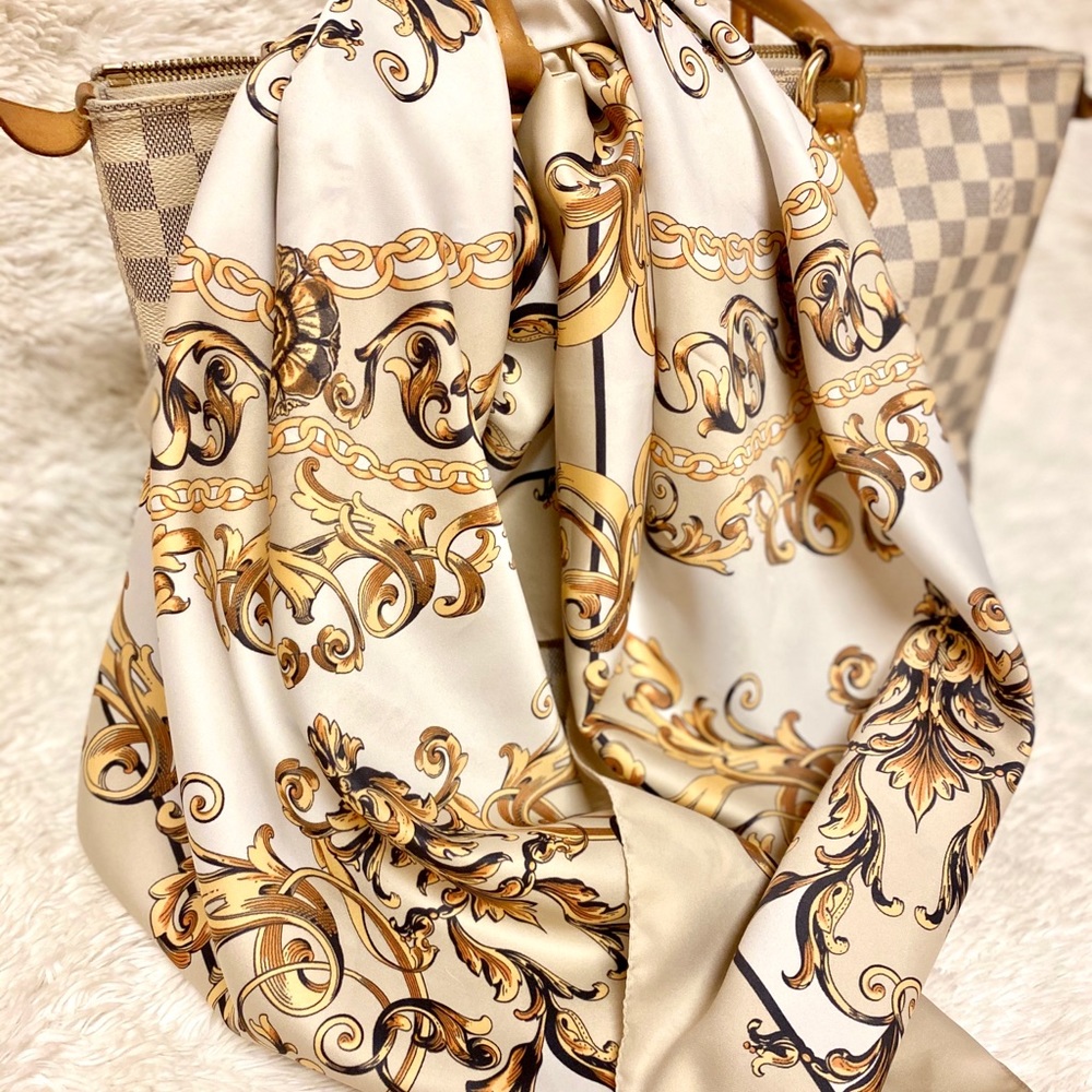 Brand New ✨H&M Large Square Scarf